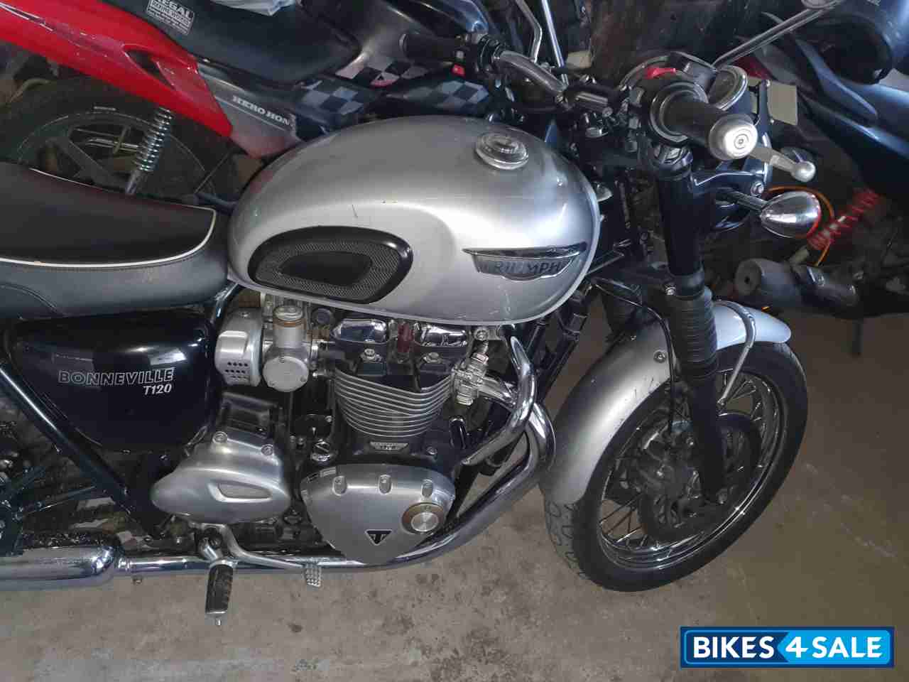Silver Triumph Bonneville T120