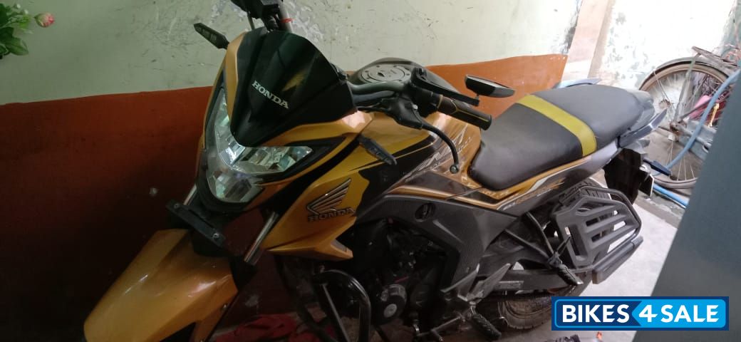 Honda CB Hornet 160R