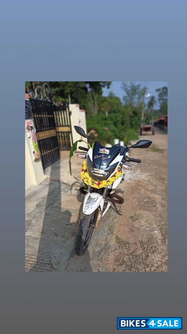 White TVS Apache RTR 180 ABS