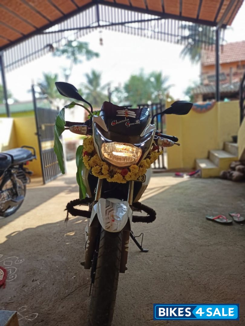 White TVS Apache RTR 180 ABS