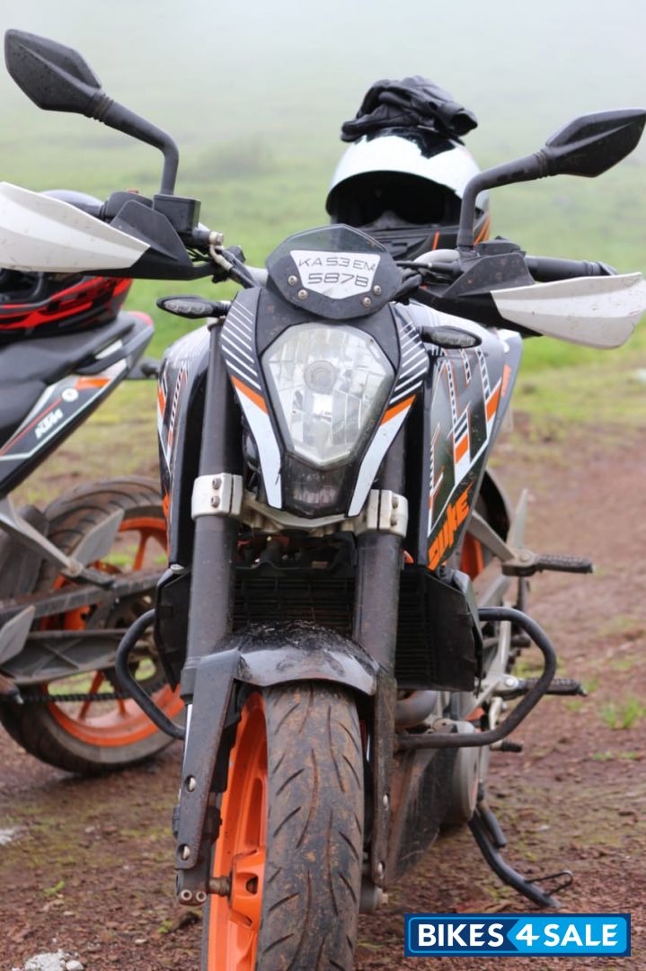 Black KTM Duke 390