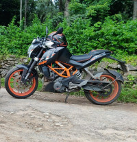 Black KTM Duke 390