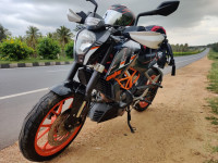 Black KTM Duke 390