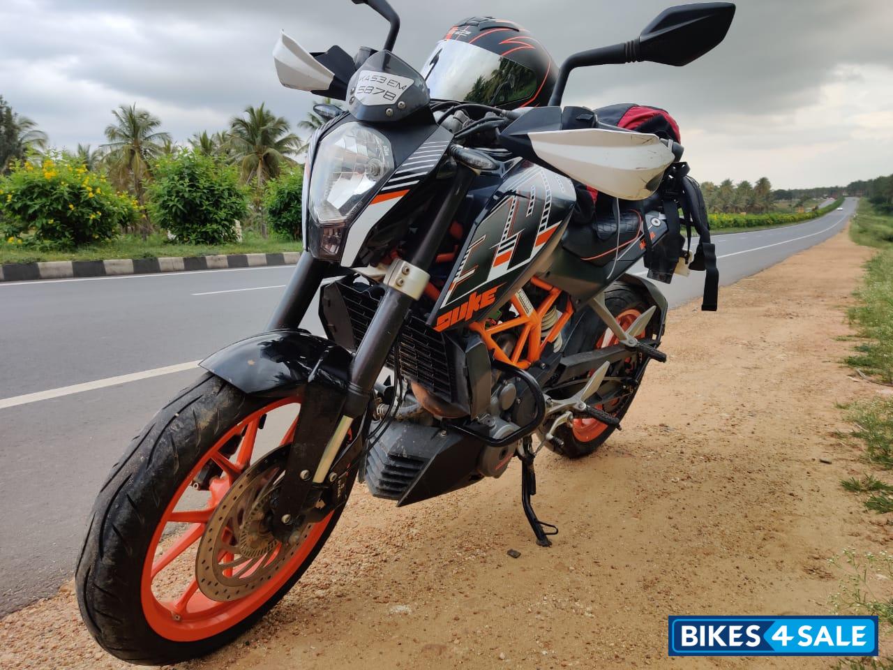 Black KTM Duke 390