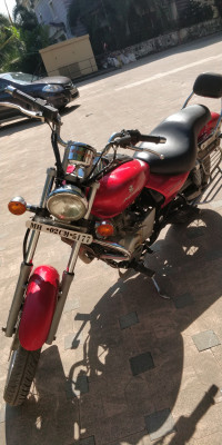 Red Bajaj Avenger 220 DTS-i