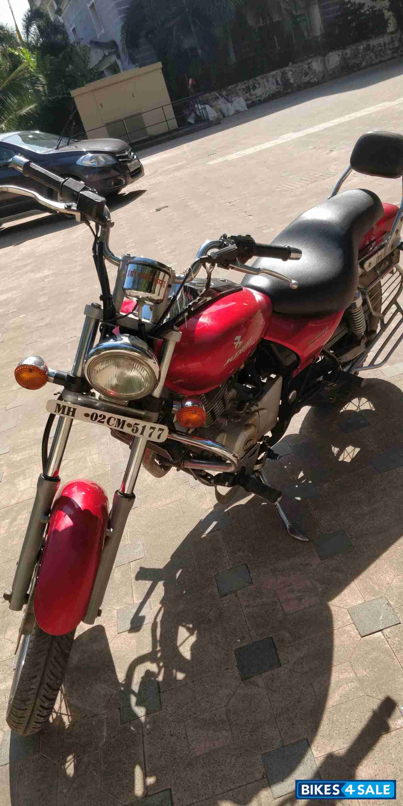Red Bajaj Avenger 220 DTS-i