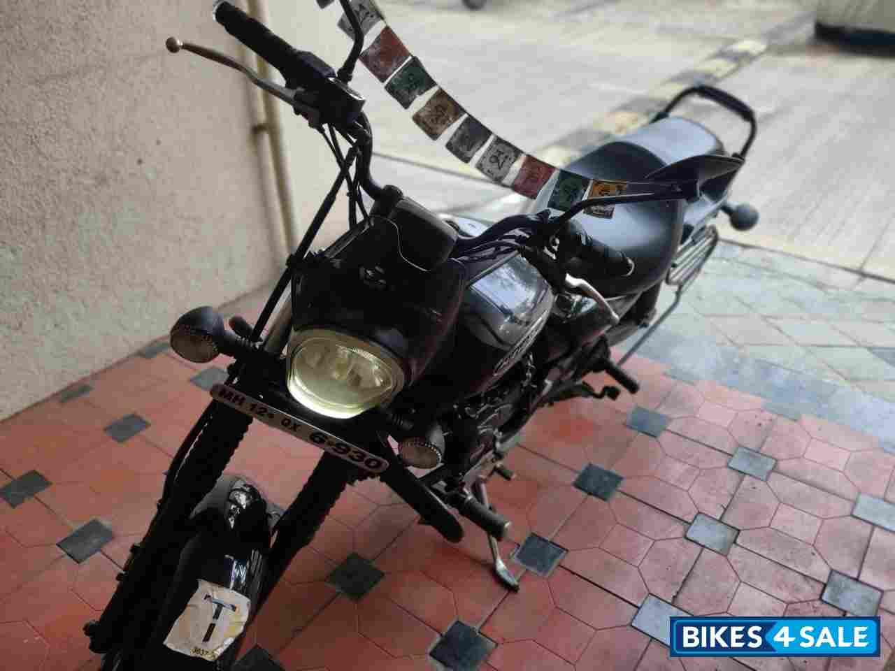 Black Bajaj Avenger Street 180