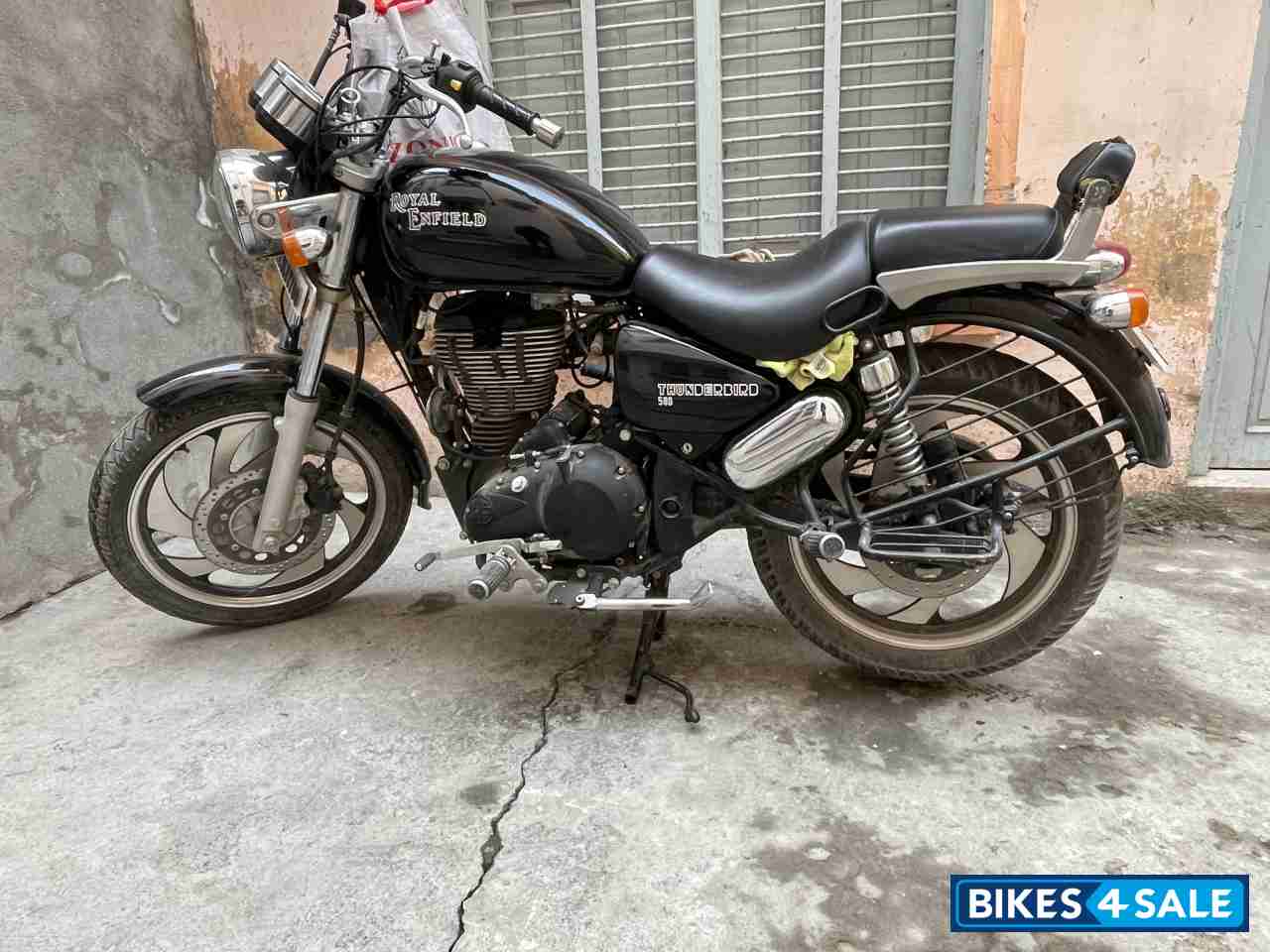 Black Royal Enfield Thunderbird 500