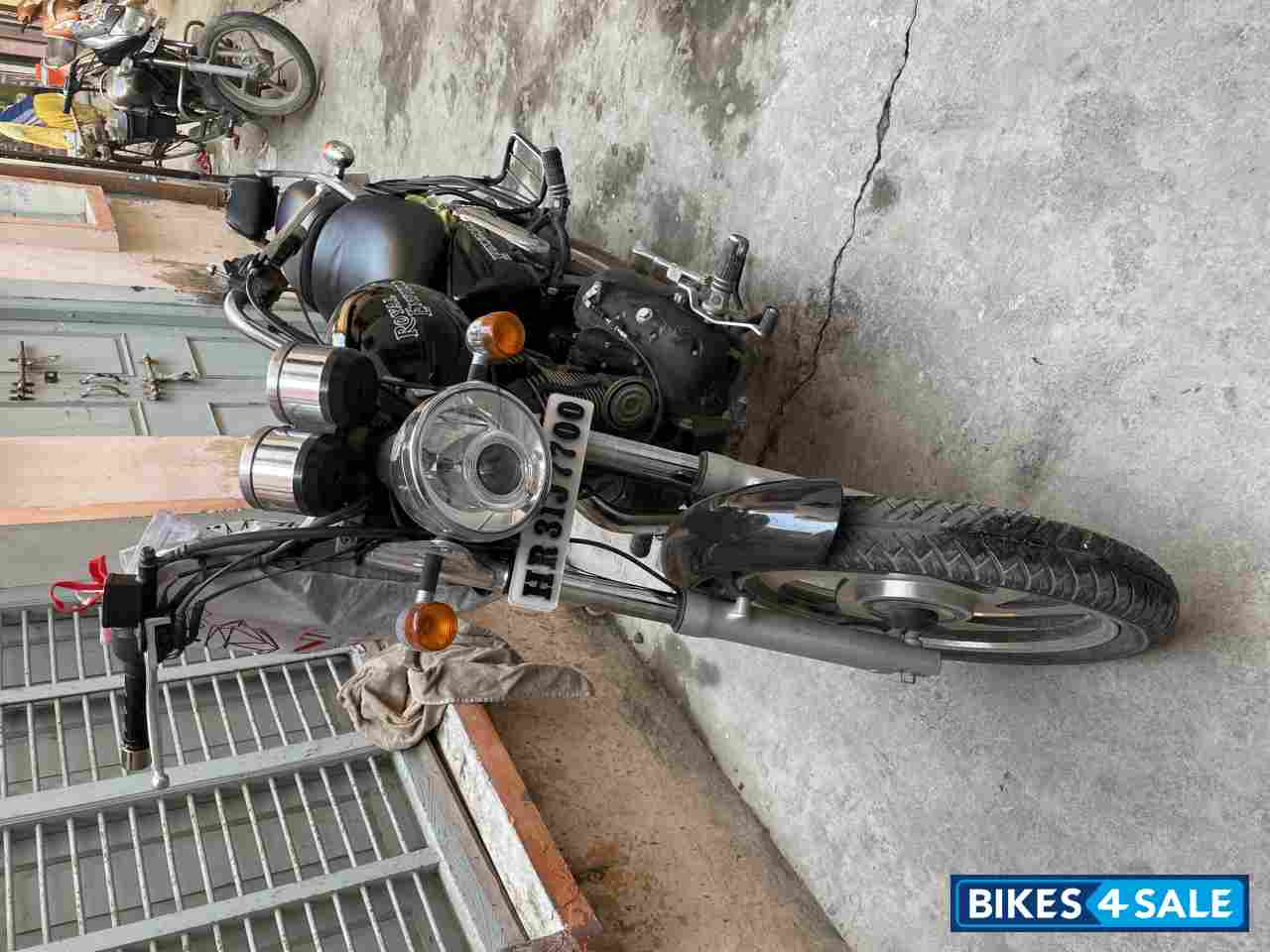 Black Royal Enfield Thunderbird 500