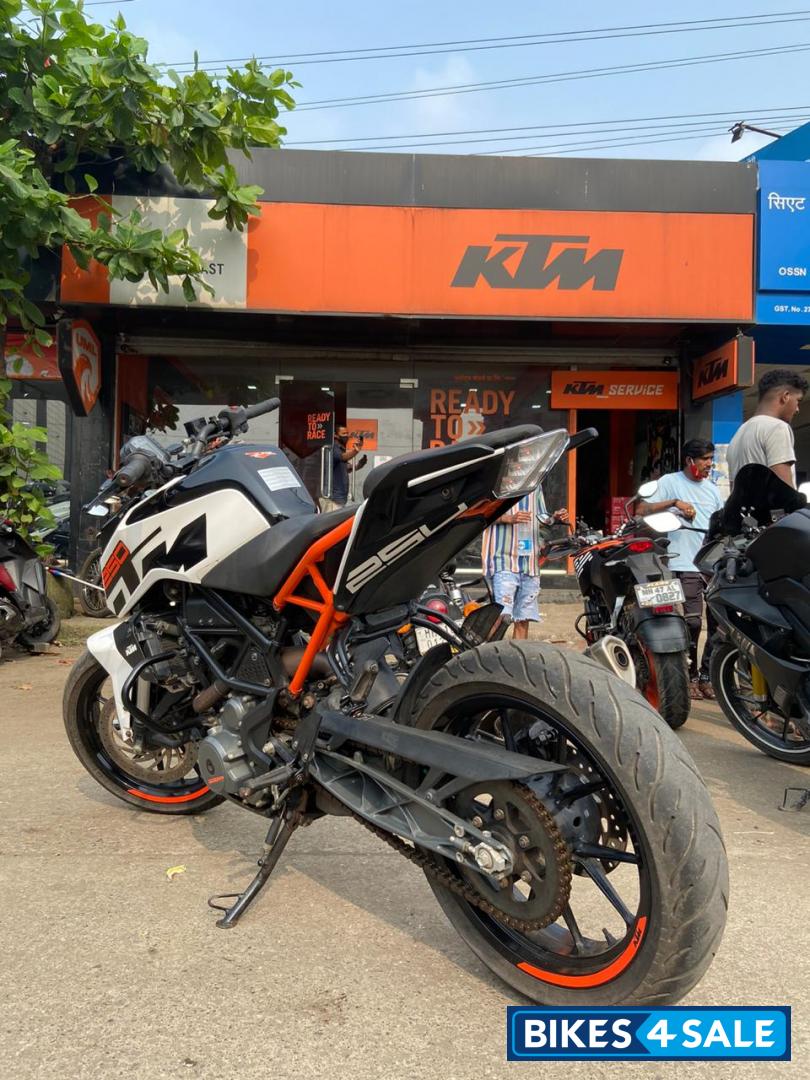 White, Black And Orange KTM Duke 250