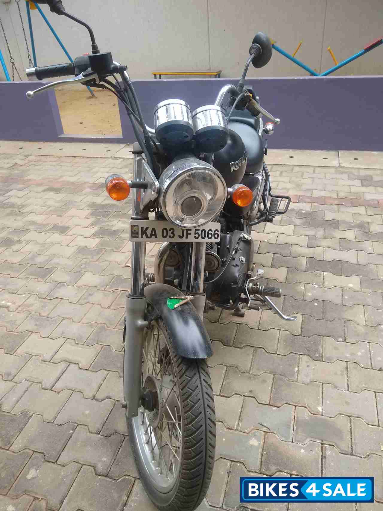 Stone Black Royal Enfield Thunderbird 350 Stone Black Royal Enfield Thunderbird 350