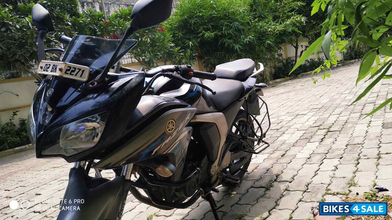Black Yamaha Fazer 125