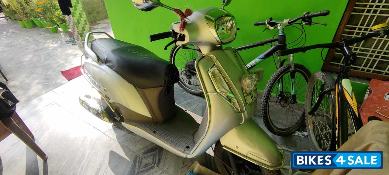 Silver Suzuki Access 125 Special Edition