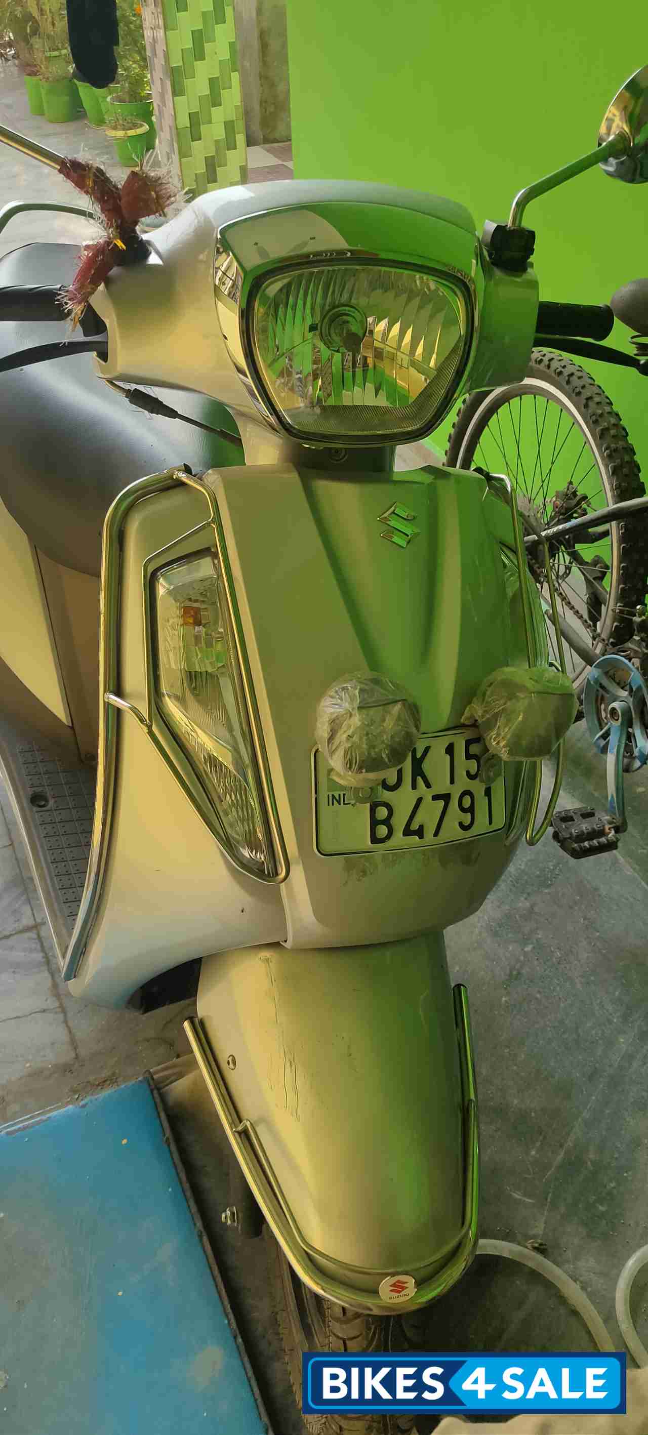 Silver Suzuki Access 125 Special Edition