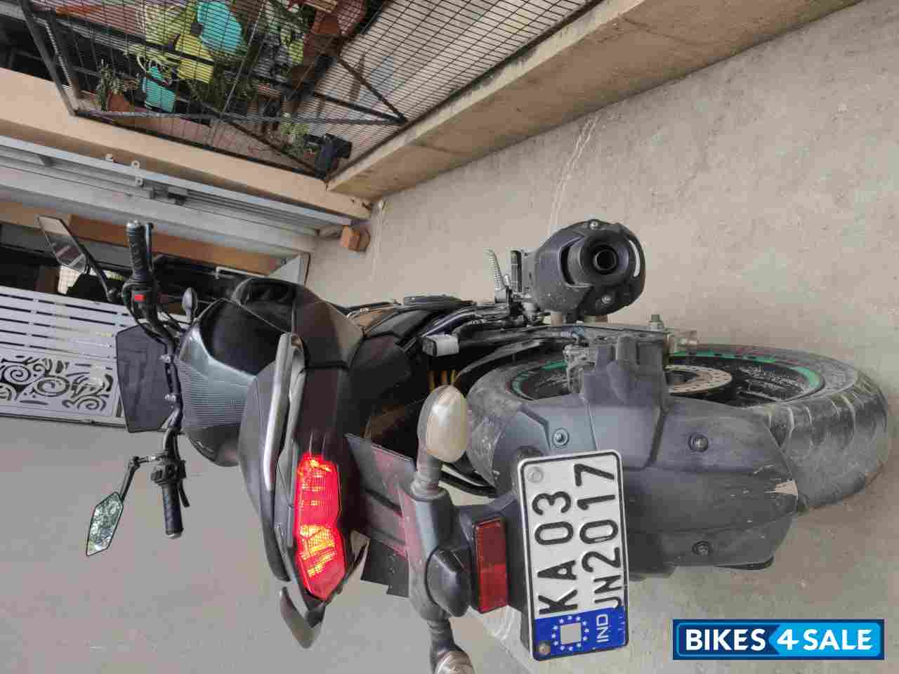 Black Yamaha FZ25 Black Yamaha FZ25