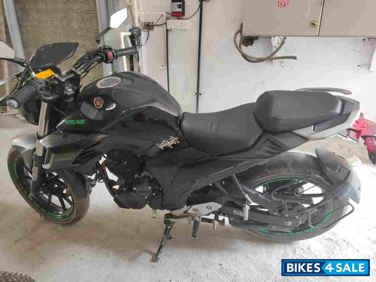 Black Yamaha FZ25 Black Yamaha FZ25