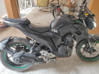 Black Yamaha FZ25