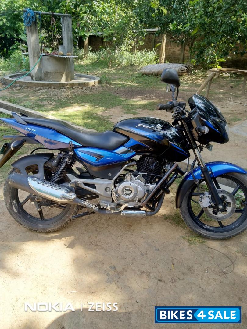 Blue/black Bajaj Pulsar 150 DTSi