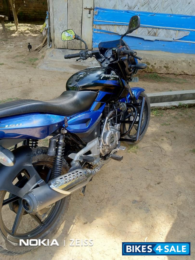 Blue/black Bajaj Pulsar 150 DTSi
