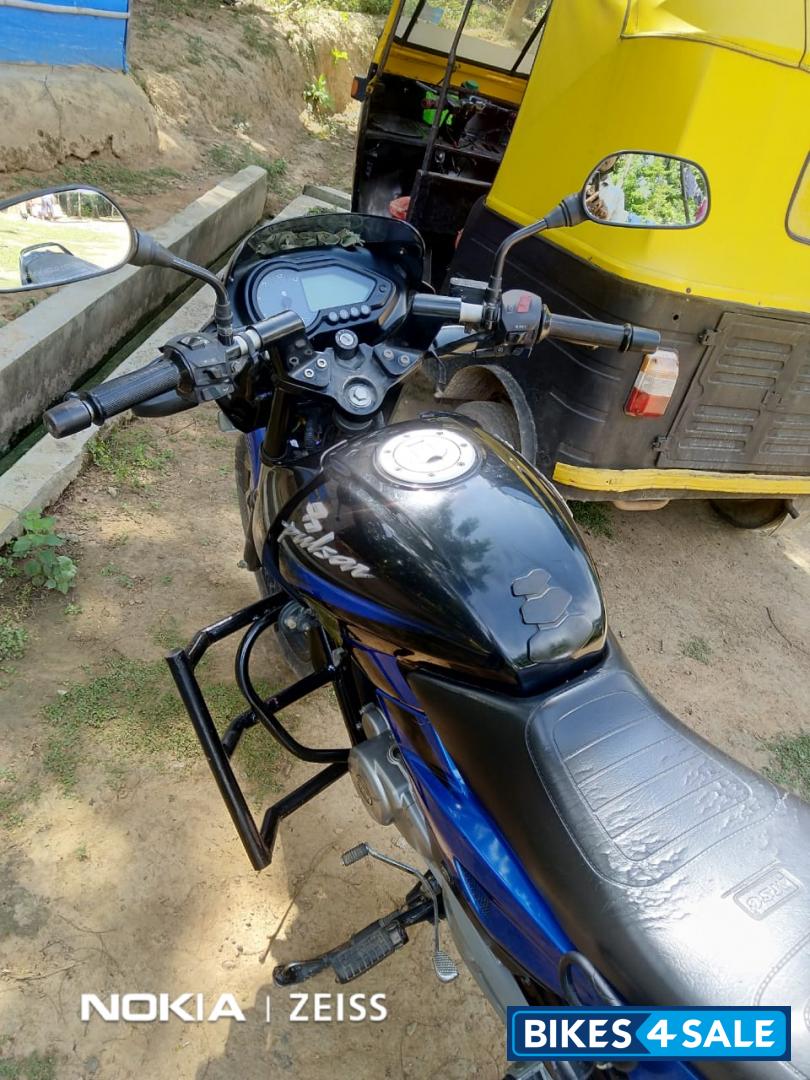 Blue/black Bajaj Pulsar 150 DTSi