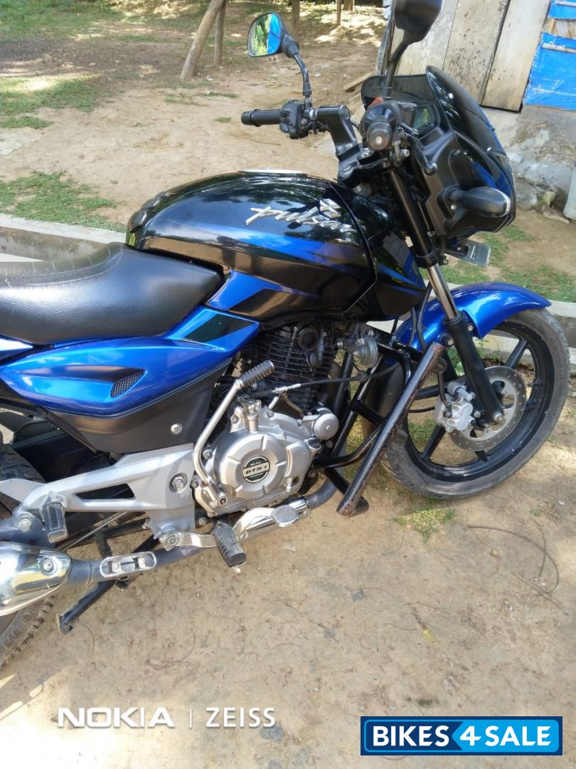 Blue/black Bajaj Pulsar 150 DTSi