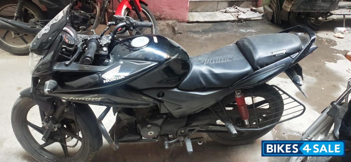 Black Honda CBF Stunner