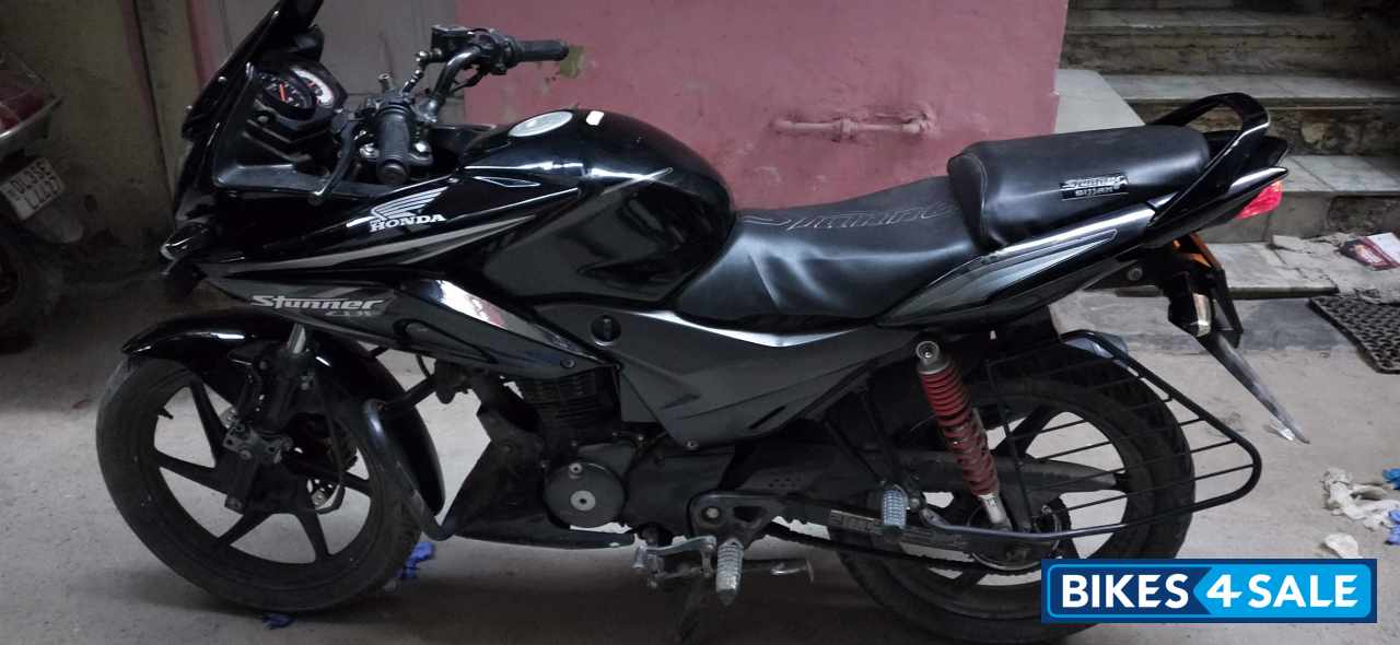 Black Honda CBF Stunner