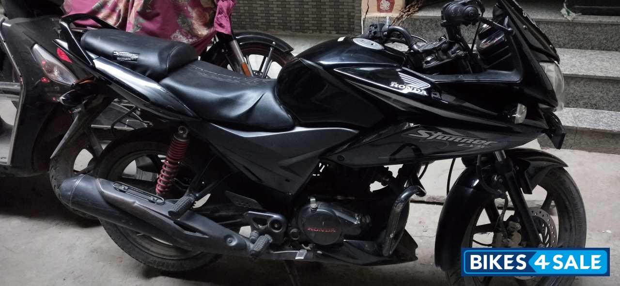 Black Honda CBF Stunner