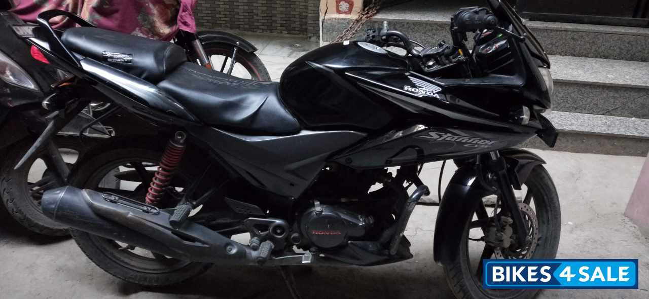 Black Honda CBF Stunner
