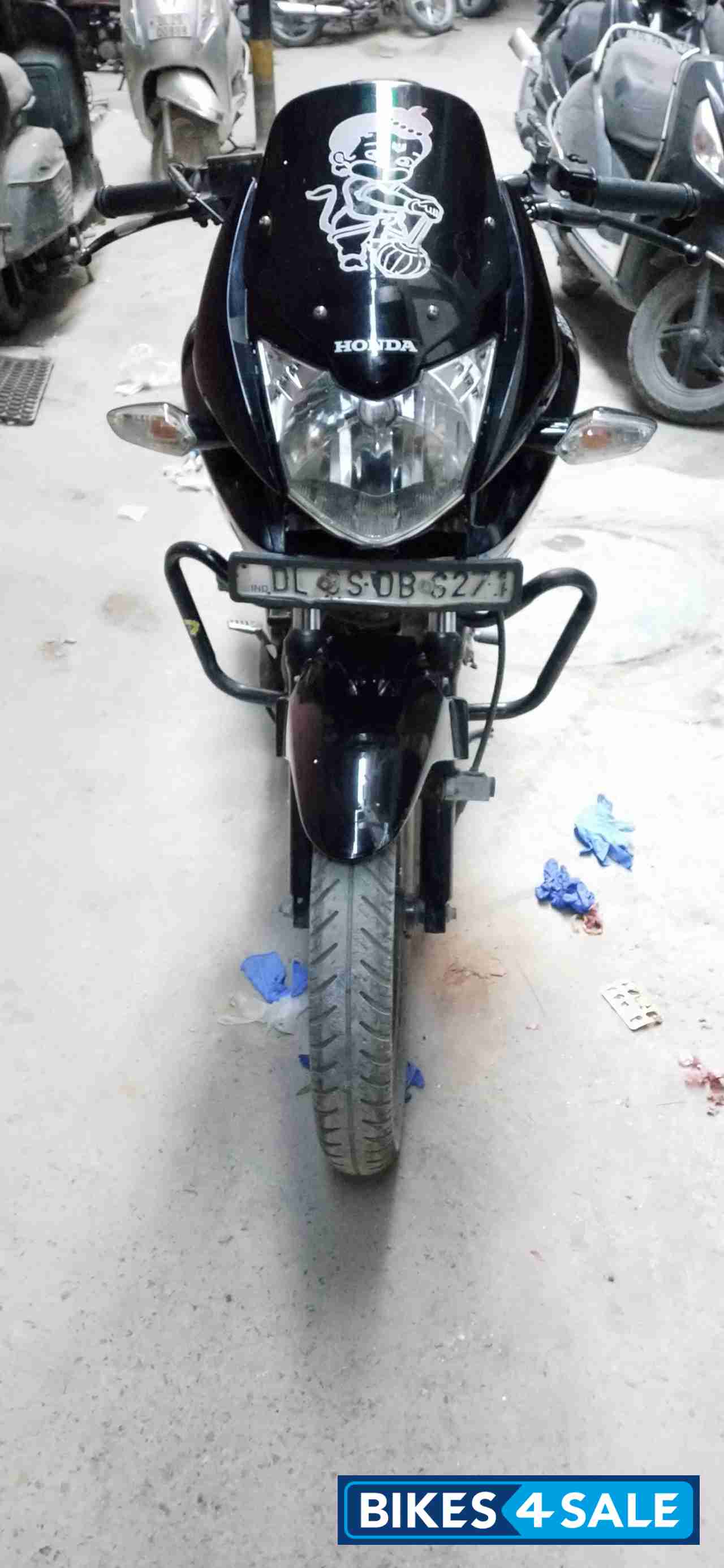 Black Honda CBF Stunner