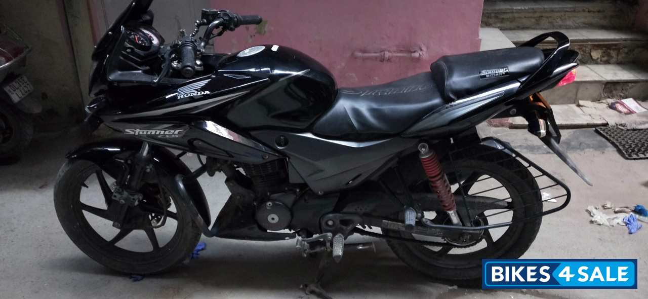 Black Honda CBF Stunner