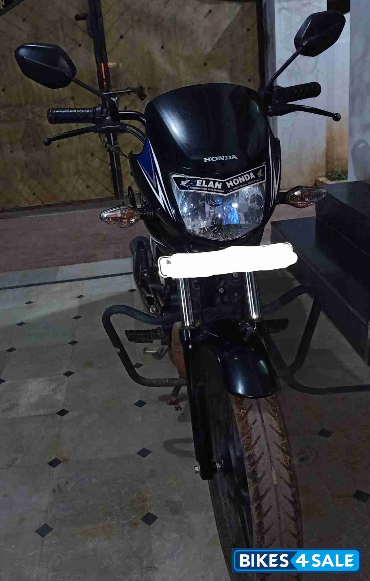 Blue Honda Dream Yuga