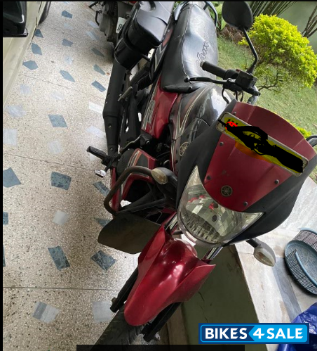 Black Yamaha YBR 125