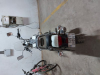 White Bajaj Avenger Cruise 220