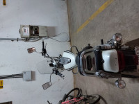 White Bajaj Avenger Cruise 220