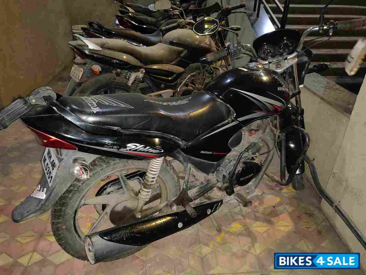 Black Honda CB Shine