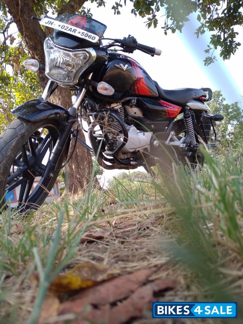 Bajaj V15