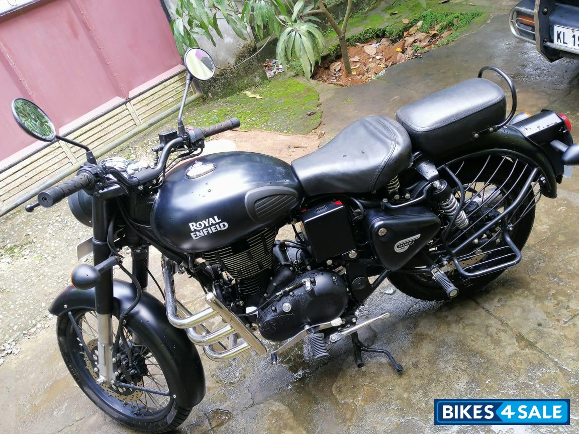 Royal Enfield Classic Stealth Black