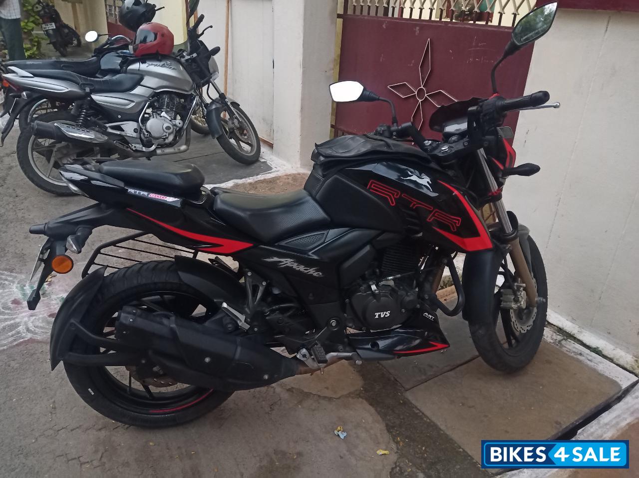 TVS Apache RTR 200 4V