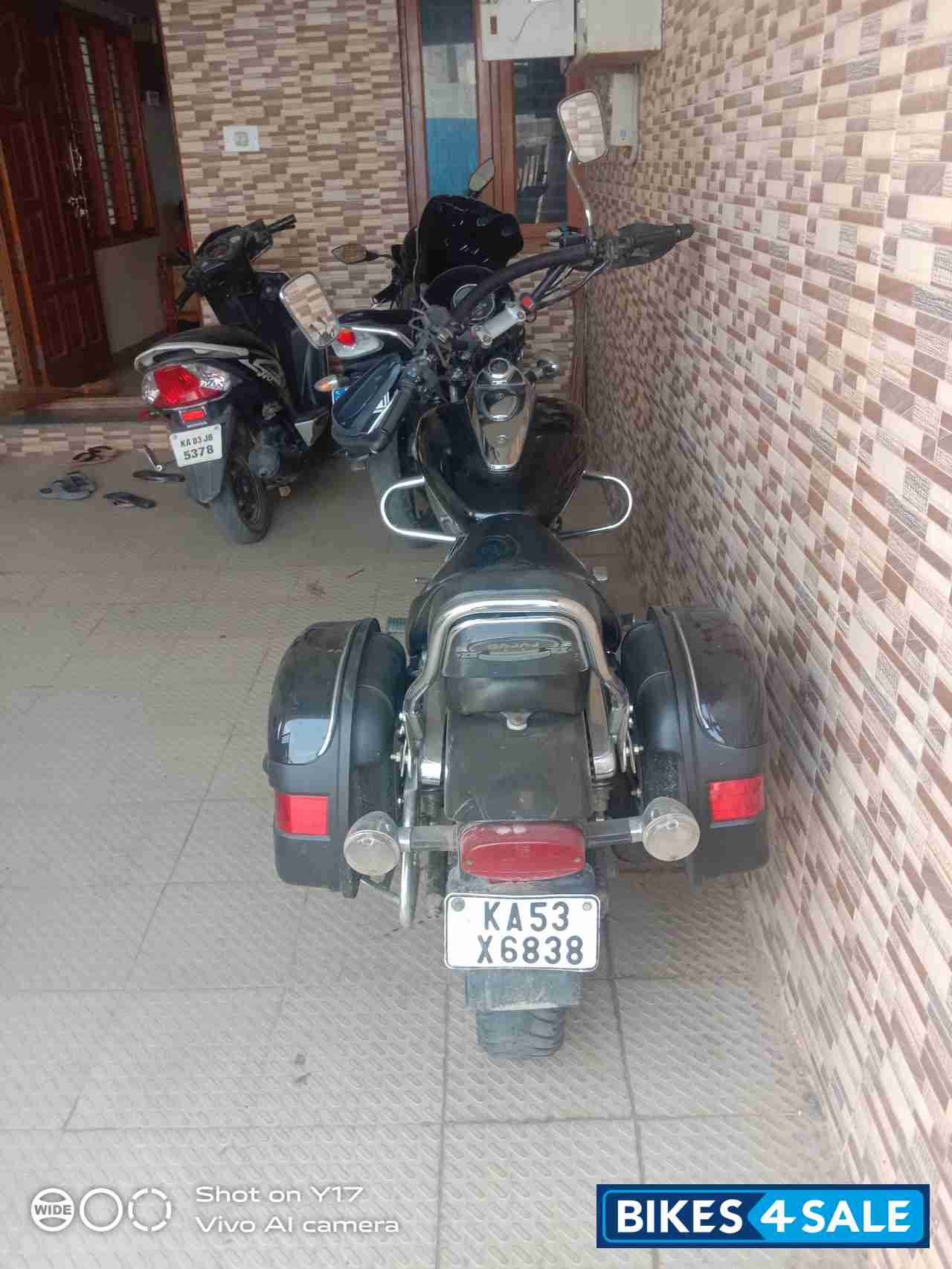 Bajaj Avenger 220 DTS-i