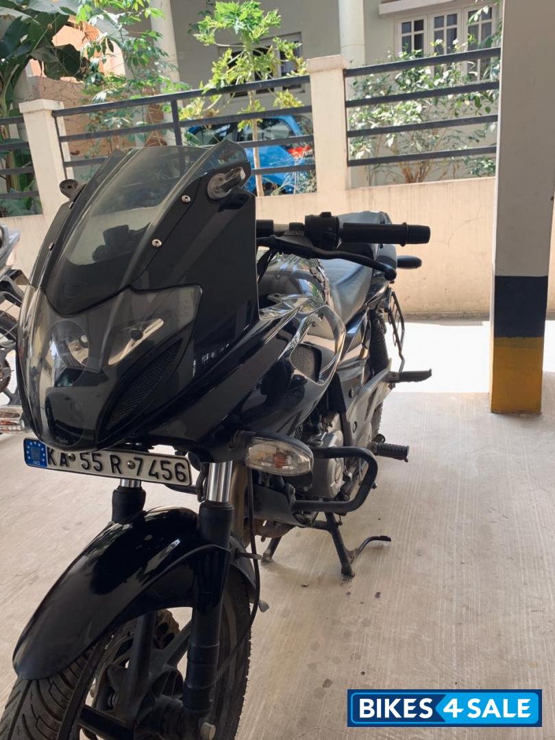 Black Bajaj Pulsar 220F
