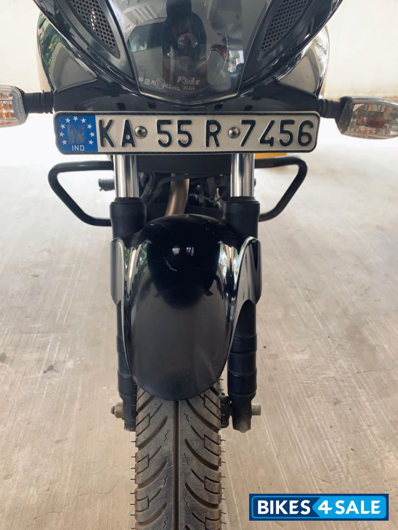 Black Bajaj Pulsar 220F