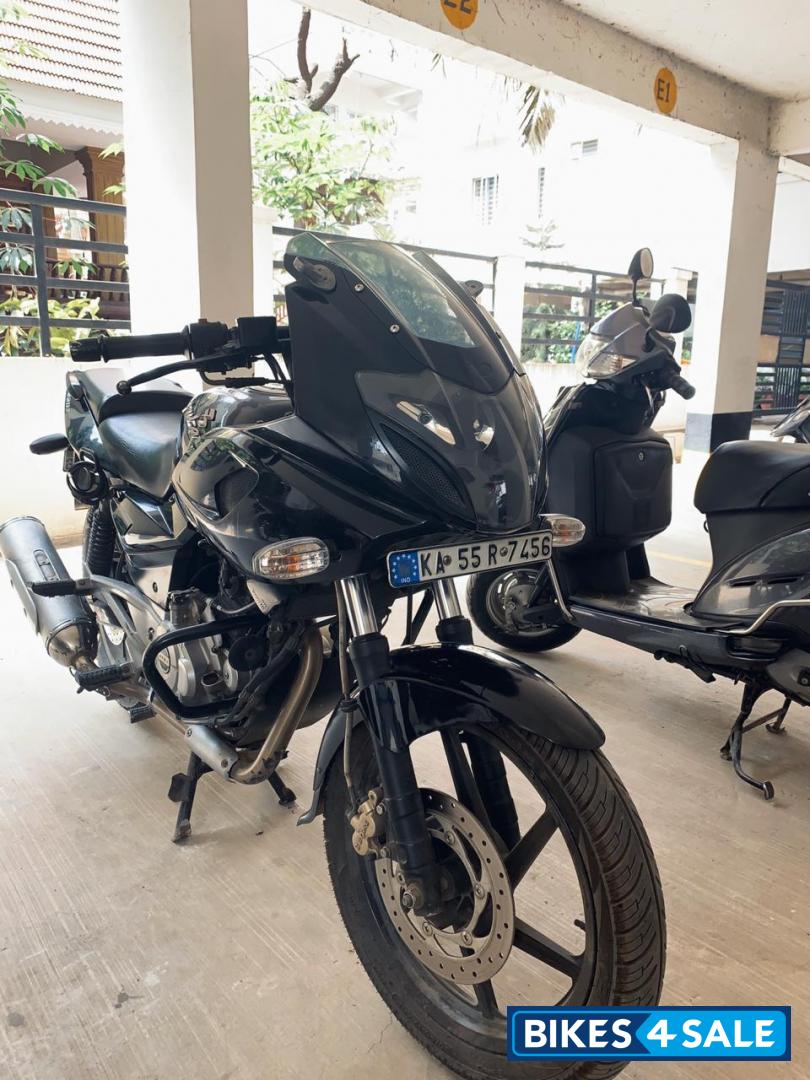Black Bajaj Pulsar 220F