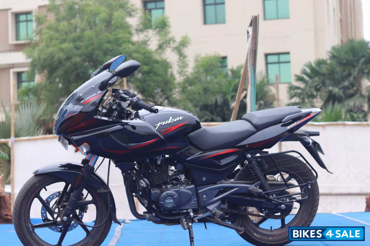 Black Red Bajaj Pulsar 220F