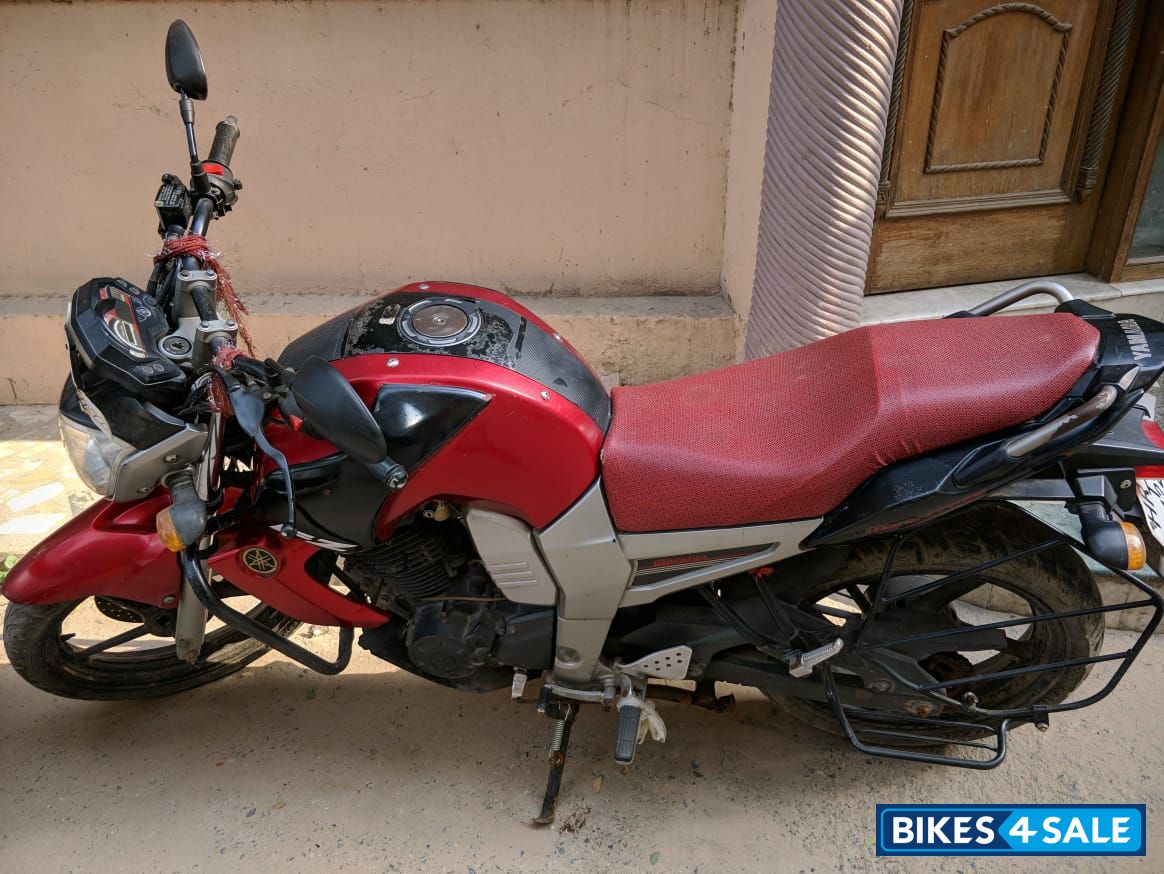 Red Yamaha FZ16