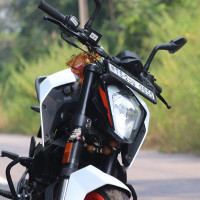 Ceramic White KTM Duke 200 2020