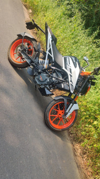 Ceramic White KTM Duke 200 2020