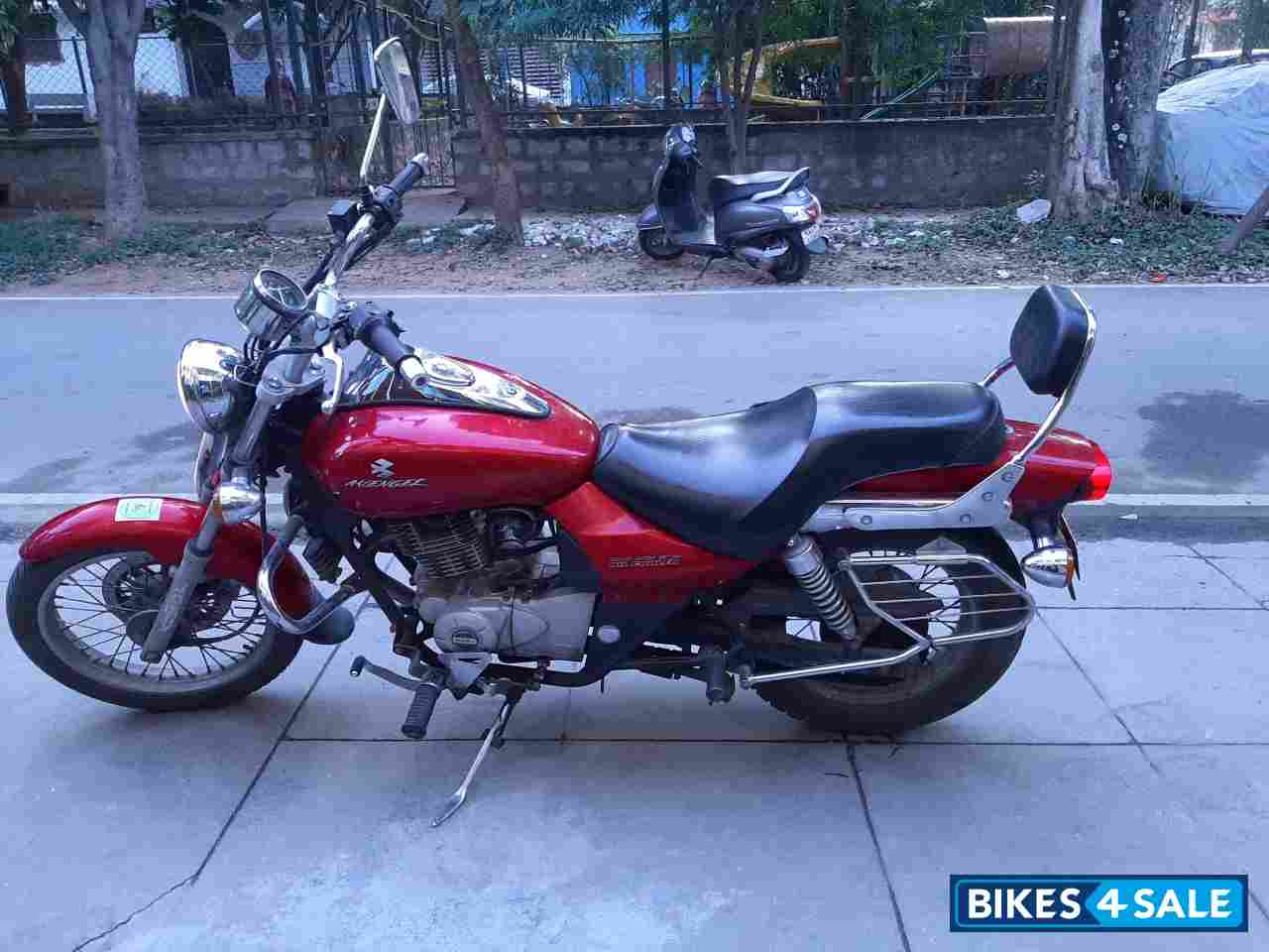 Bajaj Avenger 220 DTS-i
