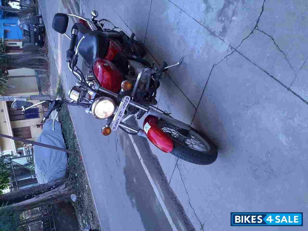 Bajaj Avenger 220 DTS-i Bajaj Avenger 220 DTS-i