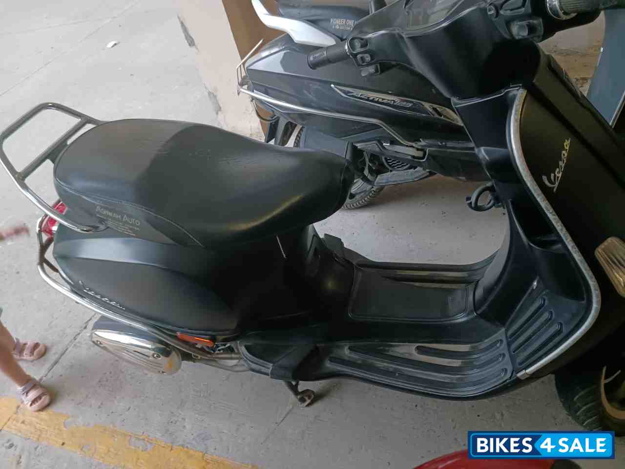 Mat Black Vespa SXL 150
